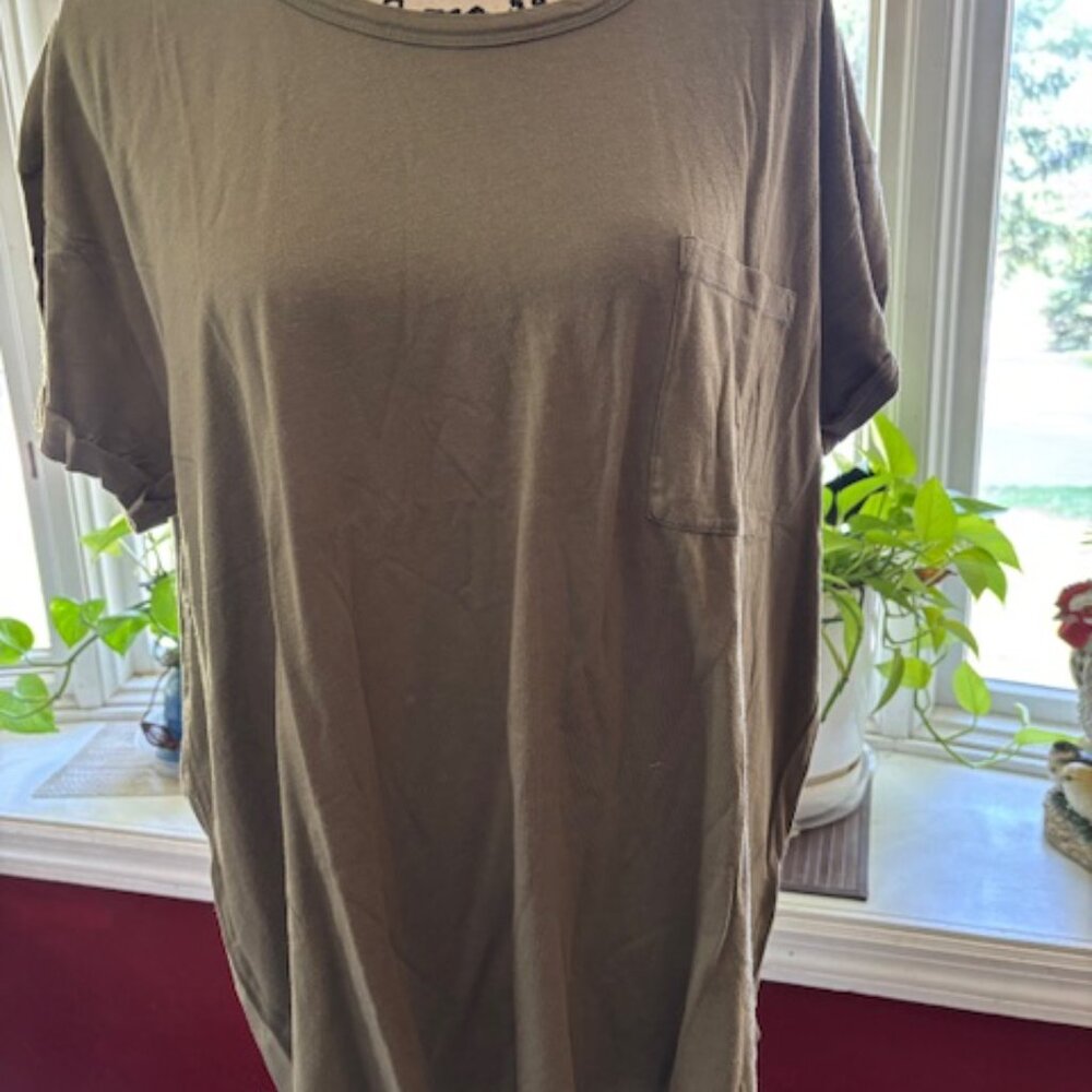 Lot of 4 Woman's Shirts - Picture 9 of 13